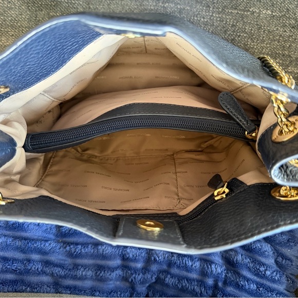 Michael Kors Navy Blue Leather Shoulder Bag w Gold Chain/Straps crossbody - Picture 12 of 13